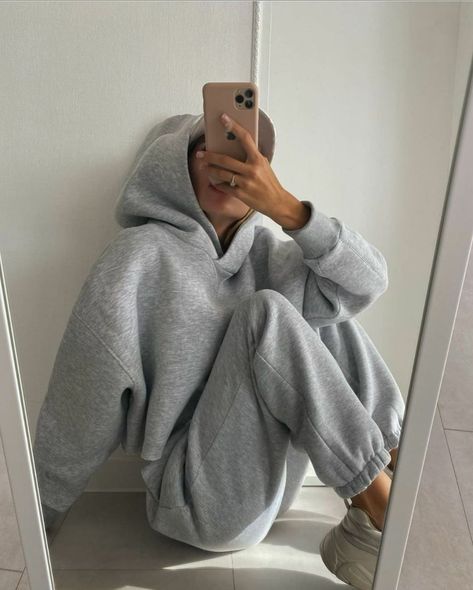 Grey Sweatsuit, Y2k Tracksuit, Sweatsuit Set, Mode Casual, Chill Outfits, A Mirror, Mode Streetwear, Mode Style, Fesyen Wanita