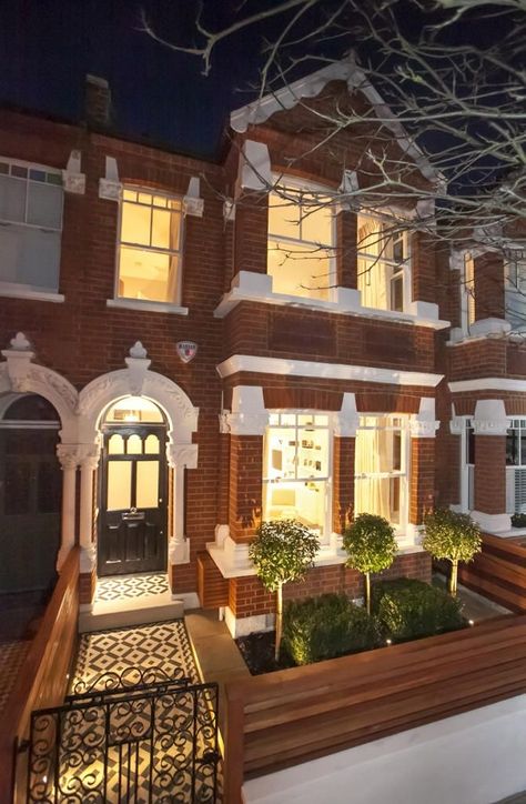 Victorian Front Garden, Terrace House Exterior, Victorian Front Doors, Victorian Homes Exterior, Small Front Gardens, Victorian Terrace House, Front Gardens, Front Garden Design, Edwardian House