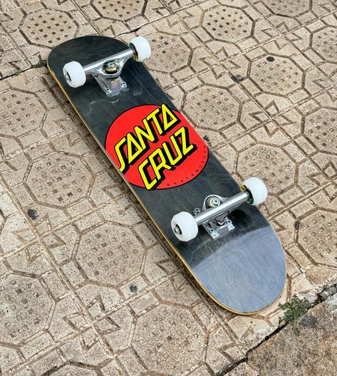 Skate profissional com shape Santa Cruz de maple Canadense. 🔥 ⚙️ Setup: - Shape Santa Cruz 8.0” maple canadense - ⁠Lixa emborrachada Milk - ⁠Parafuso de base Independent Black & Silver - ⁠Truck Essência Hollow 139mm - ⁠Rolamento Spitfire Cheapshots - ⁠Roda Moska WSC 53mm (55D dureza) - ⁠Montagem da Ever Skate Shop com ajustes perfeitos. Em breve disponível no site: everskateshop.com.br (link no perfil) #santacruzskateboards #skatesantacruz #shapesantacruz #everskateshop #skateshop #skatep... Long Skate, Santa Cruz Skateboards, Skateboard Parts, Skater Boys, Skate Shop, Surf Shop, Dinner Ideas, Black Silver, Skateboard