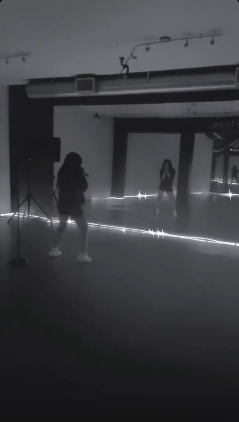 Dark Dance Studio, Kpop Backgrounds, Dance Rooms, Boujee Aesthetic, Dance Project, Dance Dreams, Dream Music, Dance Sing, Dancing Aesthetic