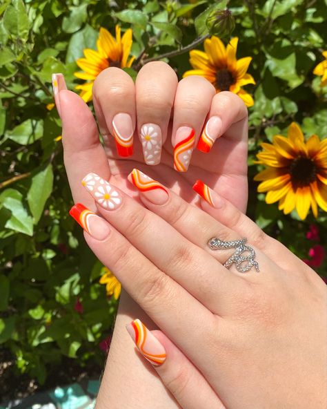 daises, red, orange, nail design, hands, rings Red Nail Art Aesthetic, Red Orange And Yellow Nails, Orange Nails Design Ideas, Yellow Red Nails, Red And Yellow Nail Designs, Yellow And Red Nails, Orange And Red Nails, Red And Yellow Nails, Red And Orange Nails