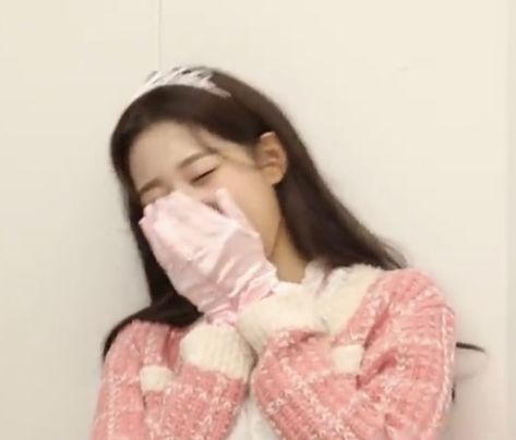 Wonyoung Happy, Wonyoung Funny, Pastel Pink Icons:), Iz One Wonyoung, Wonyoung Icons, Egg Shell Art, Kpop Profiles, Happy Pictures, Korean Skincare