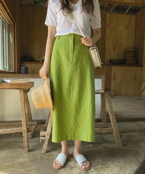 Long Skirt Fashion, Midi Skirt Outfit, Simple Kurti Designs, Fashion Design Clothes, Casual Style Outfits, Spring Outfits Casual, Kurti Designs, Japanese Fashion, Minimal Fashion