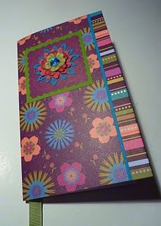 Embellished pocket calendar or notebook. A tutorial. Use scrapbooking supplies like papers, flowers, ribbons and gems. Would make a neat checkbook cover too. First Sewing Projects, Handmade Gift Ideas, Handmade Gifts Diy, Pocket Calendar, Diy Calendar, 3d Craft, Pocket Planner, Planner Scrapbook, Diy Purse