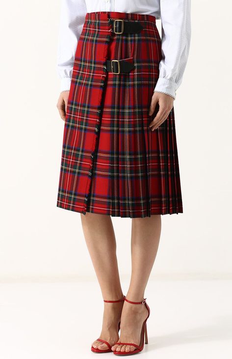 Scottish Skirt Outfit, Checked Outfit, Scottish Skirt, Tartan Skirts, Looks Kate Middleton, Diy Fashion Projects, Skirts With Boots, Romantic Outfit, Kimono Fabric