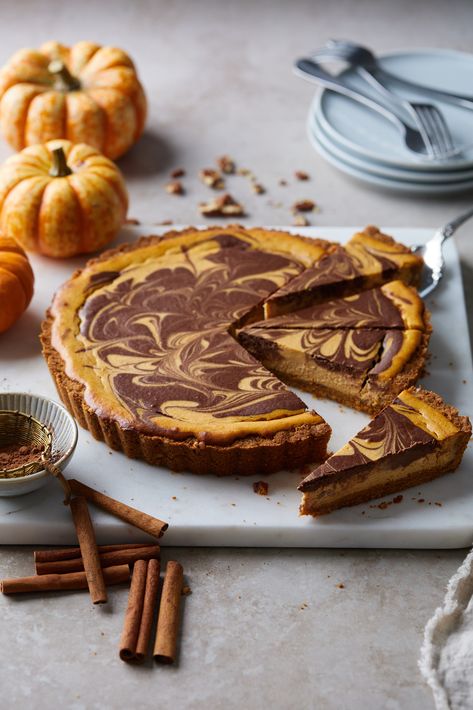 Easy Delicious Cookies, Chocolate Swirl Cheesecake, Pumpkin Tart, Cheesecake Pumpkin, Marbled Chocolate, Cheesecake Tart, Caramel Biscuits, Pecan Crust, Pumpkin Tarts