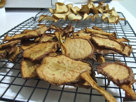 Oven-dried pears (and apples) – Soil and Cellar Dehydrated Pears, Dried Pears, Pear Salad, Fruit Leather, Dehydrated Fruit, Pear Recipes, Cooking Basics, Breakfast Snacks, Oven Recipes