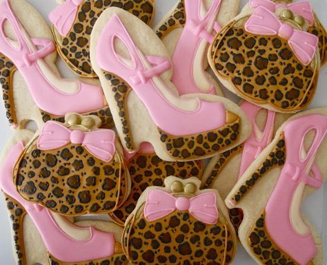 Cookie Clothes, Shoe Cookies, Cookies Cupcake, Pretty Cookies, Creative Cookies, Cookie Inspiration, Beautiful Cookies, Cute Cookies, Cute Desserts