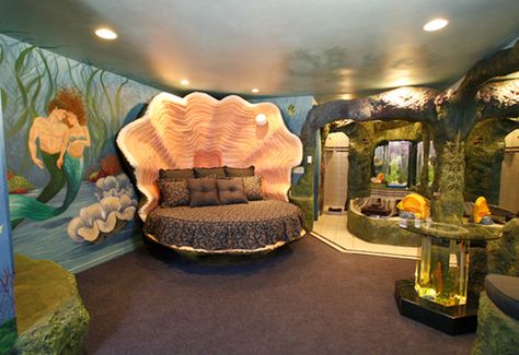 under the sea bedroom! i still want this as an adult Fantasy Bed, Little Mermaid Bedroom, Mermaid Themed Bedroom, Beauty And The Beast Bedroom, Little Mermaid Room, Mermaid Decor Bedroom, Sea Bedrooms, Underwater Room, Mermaid Room Decor