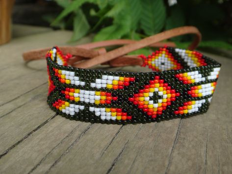 Loom Beaded Necklace, Loom Necklace, Native American Beadwork Patterns, Bead Loom Designs, Beadwork Designs, Bracelet Craft Diy, Loom Bracelet, Traditional Motifs, Beaded Lanyards