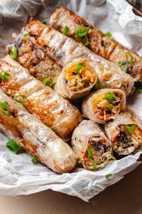 Rice Paper Egg Rolls (crispy, loaded with vegetables) Rice Paper Lettuce Wraps, Fried Rice Paper Recipes, Rice Paper Egg Rolls, Homemade Rice Paper, Rice Paper Egg, Egg Roll Dipping Sauce, 2023 Friends, Rice Paper Recipes, Crispy Egg