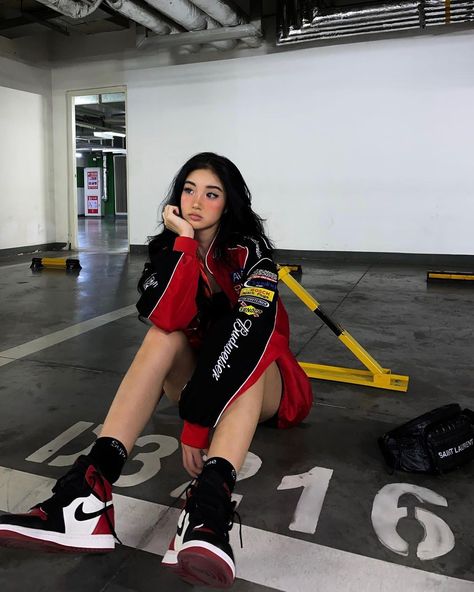 Karting Outfit, Ferrari Jacket Outfit, Diy Ripped Jeans, Go Karting, Baggy Outfit Ideas, Ferrari Jacket, Casual Day Outfits, Jacket Outfit, Own Style