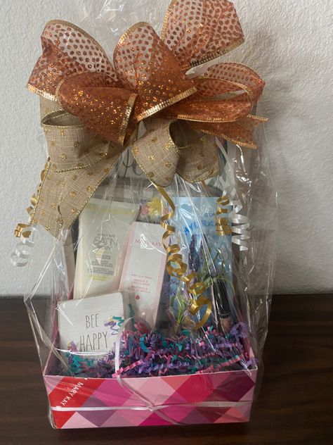 Mary Kay Gift Basket 2023 - pink clay mask, body scrub, eye shadow cream Mary Kay Christmas Gift Ideas, Basket 2023, Mary Kay Christmas, Mary Kay Gifts, Pink Clay Mask, 2023 Pink, Holiday Gift Baskets, Spa Gift Basket, Spa Products