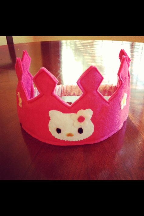 Hello Kitty felt crown for Sophia's bday. Hello Kitty Senior Crown, Hello Kitty Crown, Senior Sunset, Felt Crown, Crown For Kids, Beach Icon, Gifts Wrapping, Gifts Wrapping Diy, Kitty Party