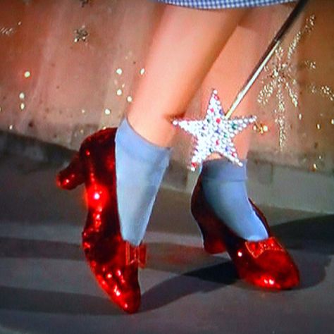 There's No Place Like Home Wizard Of Oz 1939, Ruby Red Slippers, Red Slippers, Land Of Oz, The Wonderful Wizard Of Oz, Ruby Slippers, My Funny Valentine, Judy Garland, Actrices Hollywood