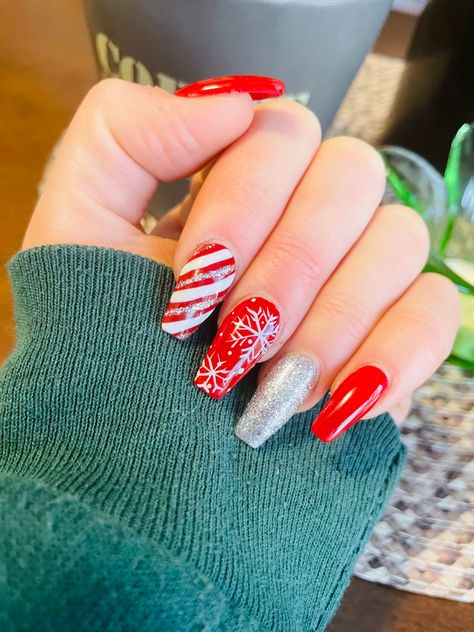 Coffin Candy Cane Nails, Christmas Fake Nails Acrylics, Candy Cane Snowflake Nails, Christmas Nails Acrylic Coffin Medium, Candy Cane And Snowflake Nails, Candy Cane Swirl Nails, Peppermint Nails Acrylic, Candy Cane Almond Nails, Cute Christmas Nails Acrylic Coffin