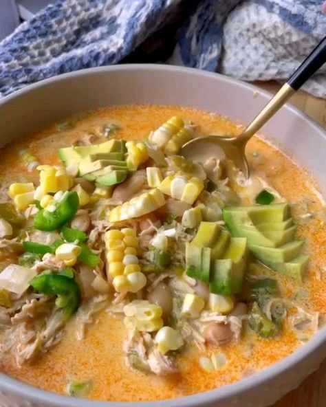 Meal Preparation on Instagram: "White Bean Chili With Chicken 🧣 by @sailor_bailey A cozy, protein packed meal made with hearty beans, tender chicken or turkey and a little kick from green chilis and jalapeño. ✨save for later~ follow @sailor_bailey for more✨ . For the FULL RECIPE Google Search 🔍 “Sailor Bailey White Bean Chili” or click the link in @sailor_bailey bio!! What’s in it:: ▢ onion ▢ jalapeño ▢ olive oil ▢ garlic ▢ chicken broth ▢ green chilis ▢ paprika ▢ garlic powder ▢ onion powder ▢ cumin ▢ dried oregano ▢ salt ▢ cracked pepper ▢ cannellini beans ▢ cooked chicken or rotisserie ▢ sour cream ▢ milk ▢ corn kernels Full recipe is link @sailor_bailey bio ! . #soup #chili #foodie #foodporn #yum #chicken #delicious #eatclean" Chili With Chicken, Strawberry Cucumber, Cozy Soups, White Bean Chicken Chili, Soups Recipes, White Bean Chili, Weight Goals, Protein Packed Meals, Bean Chili