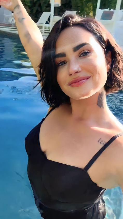 Demi Lovato Haircut, Demi Lovato Weight, Demi Lovato Makeup, Jesica Biel, Demi Lovato Style, Weight Gain Journey, Chin Length Hair, Front Hair Styles, Self Image