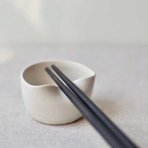 Ceramic Chopstick Holder, Japandi Minimalist, Ceramic Arts Daily, Ceramic Supplies, Pottery Inspo, Ceramic Art Sculpture, American Ceramics, Chopstick Holder, Diy Ceramic