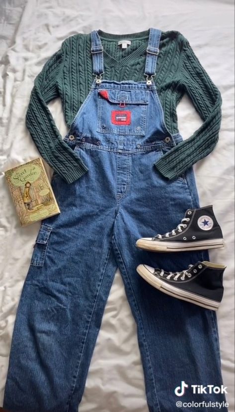 Overall And Flannel Outfit, Overalls With Pins, Overalls And Flannel Outfits, Luz Noceda Inspired Outfits, Sweater And Overalls Outfits, Black Overalls Outfit Fall, Overalls With Sweater, Overalls Fall Outfits, 90s Overalls Outfit