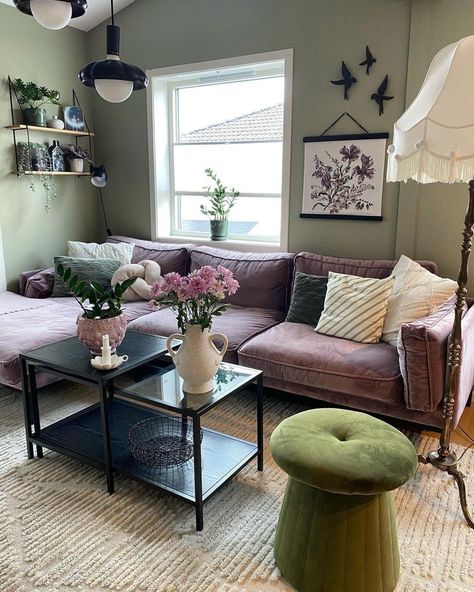 Quirky Living Room Ideas, Mauve Living Room, Quirky Living Room, Purple Living Room Ideas, Living Room Layouts, Purple Couch, Purple Living Room, Room Layouts, Style Deco