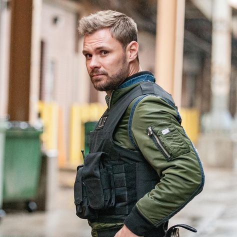 Ruzek - 5x09 John Patrick Flueger, Patrick Flueger, Adam Ruzek, Chicago Crossover, Jon Seda, Patrick John Flueger, Undercover Cop, Chicago Police, Jay Halstead