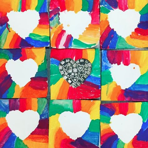 Cassie Stephens: In the Art Room: Kindergarten Hearts, a Follow Up! February Art Projects, Valentines Art Lessons, Heart Backgrounds, Heart Art Projects, Room Kindergarten, Valentines Kids, Kindergarten Valentines, Valentine Art Projects, Kindergarten Art Lessons