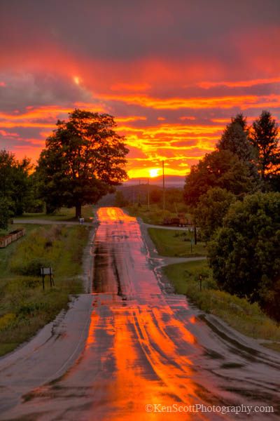 Road to Sunset.  Go to www.YourTravelVideos.com or just click on photo for home videos and much more on sites like this. Konst Designs, Fotografi Kota, Fotografi Alam Semula Jadi, 수채화 그림, Chiaroscuro, Alam Semula Jadi, Beautiful Sky, Beautiful Sunset, Beautiful Photography