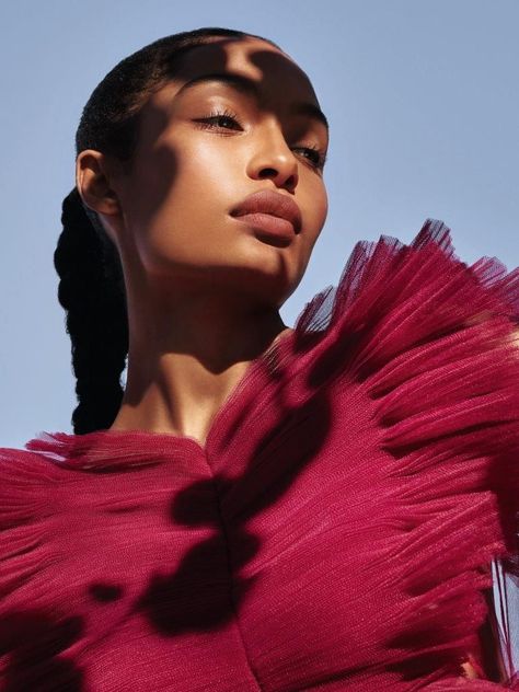 Yara Shahidi Photoshoot, Dior Forever Lipstick, Lipstick Campaign, Yara Shahidi, Chanel Lipstick, Dior Forever, Creative Photoshoot Ideas, Photoshoot Themes, Dior Beauty