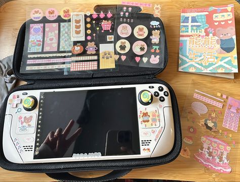 Cute Steam Deck, Steam Deck Oled Aesthetic, Steamdeck Aesthetic, Steam Deck Aesthetic, Flip Phone Aesthetic, Cute Gaming, Video Game Devices, Kawaii Games, Tech Aesthetic