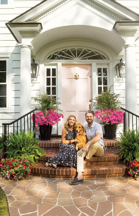 Outdoor Lighting Colonial House, Center Entrance Colonial Exterior, Colonial Home Interior Living Room, Historic Home Landscaping, Curb Appeal Colonial Home, Colonial House Landscaping, Colonial Homes Exterior, Colonial Front Porch, Historic Colonial Homes