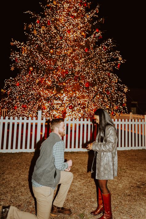 Christmas Eve Engagement, Christmas Engagement Proposal, Christmas Eve Proposal, Christmas Wedding Proposal, Christmas Engagement Photos, Cute Proposal Ideas, Georgia Christmas, Winter Proposal, Christmas Wedding Inspiration