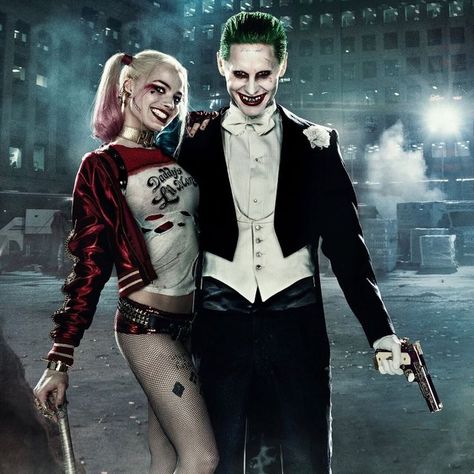 Harley Couple, Joker Y Harley Quinn, Joker Halloween Costume, Harley And Joker Love, Joker Comic, Der Joker, Harley Quinn Drawing, Joker Costume, Joker Wallpapers