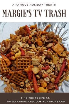 Margie's Famous 'TV Trash' a Holiday snack mix that disappears faster then you can make it! Trash Mix Recipe, Christmas Trash Recipe, Xmas Food Gifts, Christmas Trash, Trash Recipe, Chex Mix Recipes Sweet, Chex Recipes, Fall Snack Mixes, Puppy Chow Chex Mix Recipe