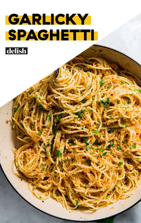 This cheesy, garlicky spaghetti has SIX cloves of garlic in it. #garlic #spaghetti #pastadishes #pastarecipes #easydinners #dinnerrecipes #delish Unique Spaghetti Recipes, Spaghetti Noodle Recipes, Garlicky Spaghetti, Garlic Spaghetti, Pasta Dinners, Delish Recipes, Spaghetti Recipes, Tortellini, Gnocchi