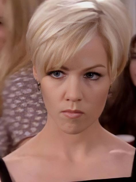 Bh90210 Kelly Taylor Short Hair, Taylor Short Hair, Jenny Garth, Kelly Taylor, Jennie Garth, Martin Short, Makeup News, Melrose Place, Beverly Hills 90210