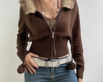 Y2k Sweater Zip Up, 90s Zip Up Hoodie, 2000 Winter Outfits, Real 2000s Fashion, Early 2000s Grunge, Fur Trim Cardigan, 90s Cardigan, Winter Mode Outfits, 2000s Clothing