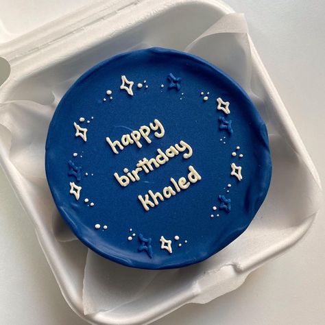 All Of Us sweets on Instagram: “Elegant💙✨ ‎‏#minicake #minicakes #koreancake #bentocake #abudhabi” Blue Bento Cake, Cake Designs For Boy, Cake For Boyfriend, Korean Cake, Simple Cake Designs, Mini Cakes Birthday, Bento Cake, Birthday Cakes For Men, Cute Baking