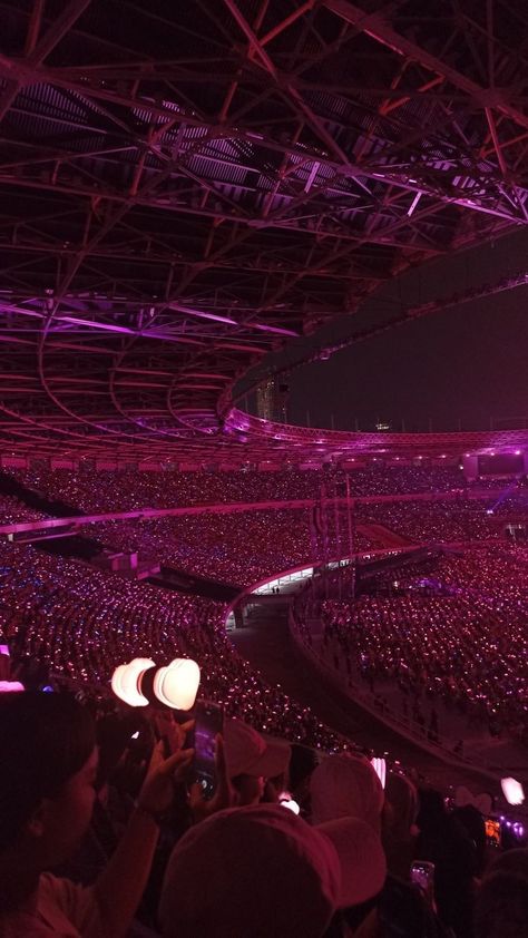 Pink In Concert, Chaeyoung Momo, Yuna Yeji, Txt Kai, Ryujin Yuna, V Jin, Karina Winter, Mamamoo Solar, Blackpink Square Up