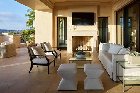 A California Designer's Tips For Achieving Indoor-Outdoor Style - House & Home White Oak Ceiling, California Villa, Oak Ceiling, Style Californien, Transitional Flooring, Richard Powers, Spanish Revival Home, Villa Home, Outdoor Fireplaces