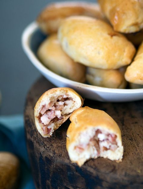 Piragi are traditional Latvian bacon buns. Made by my grandmother, myself and now my son. This recipe is a family tradition. Baltic Recipes, Latvian Cuisine, Europe Kitchen, Bacon Buns, Latvian Recipes, Latvian Food, Lithuanian Food, Bacon Pie, Lithuanian Recipes