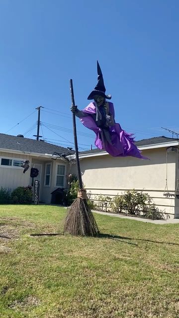 Witch Flying School, Diy Flying Witch On Broom, Scary Animatronics, Life Size Witch, Flying Witch Halloween, Floating Witch, Halloween Flying Witch, Scary Sounds, Halloween Lawn