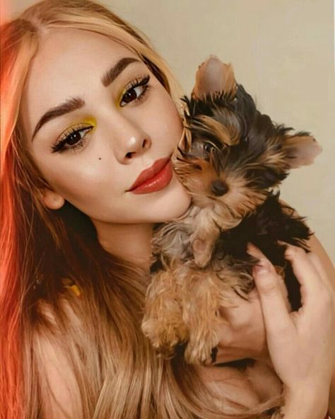 Foto del Instagram de Danna Paola Photographie Indie, Amor Real, Elite Squad, Mexican Actress, Female Avatar, Madelaine Petsch, Face Contouring, Colorful Makeup