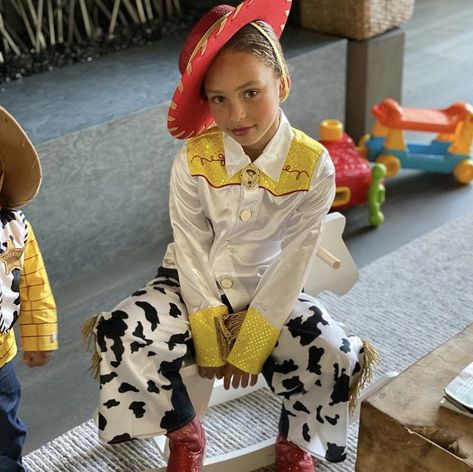 Stephen Curry And Ayesha Curry, Ayesha And Steph Curry, Buzz Costume, Characters For Halloween, Riley Curry, Toy Story Costumes, Pop Art Decor, Ayesha Curry, Toy Story Characters