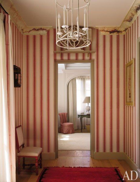 Hallway chair and paper Monochromatic Bedroom, Traditional Staircase, Elsie De Wolfe, Striped Decor, Striped Room, Striped Walls, Interiors Inspiration, Red Rooms, Striped Wallpaper