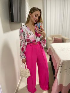 Pink Trousers Outfit, Pink Pants Outfit, Outfit Rosa, Dress Code Casual, Full Outfits, Work Fits, Personal Color, Casual Outfit Inspiration, Elegante Casual