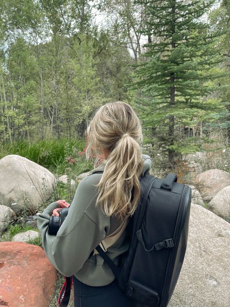 Colorado Girl Aesthetic, Field Scientist, Mountain Girl Aesthetic, Mountain Hiking Aesthetic, Granola Life, Colorado Aesthetic, Granola Aesthetic, Hiking Pics, Colorado Girl