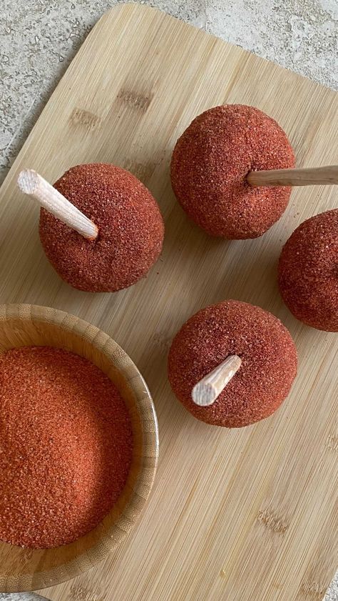 Moon Snacks, Chamoy Apples, Tamarindo, Candy Apples, Yummy Food Dessert, Sweet Snacks, Cute Food, Food Truck, Mexican Food Recipes