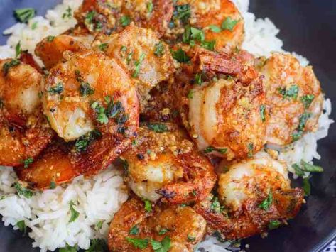 Hawaiian Shrimp, Hawaiian Garlic Shrimp, Baked Shrimp Recipes, Juicy Shrimp, Shrimp Recipes Healthy, Shrimp Dinner, Prawn Recipes, Shrimp And Rice, Shrimp Recipes For Dinner