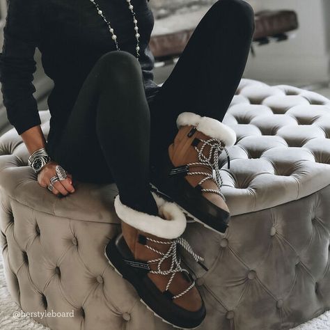 Blurred Womens Sheepskin Boot- EMU Australia Trendy Winter Boots, Emu Boots, Emu Australia, Footwear For Women, Hiking Fashion, Trendy Winter, Sheepskin Boots, Emu, Designer Boots